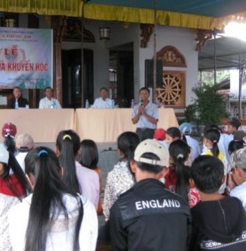 Thăng Bình: Chùa Phước Ấm phát quà khuyến học cho hoc sinh, sinh viên nghèo