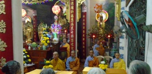 Duy Xuyên: Pháp hội hoa đăng kính mừng lễ thành đạo tại chùa Lầu