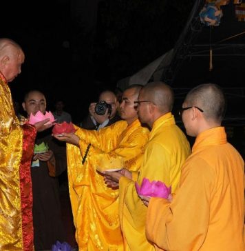 Đêm hội “Đốt Nến Tri Ân” khóa tu mùa hè lần thứ 2