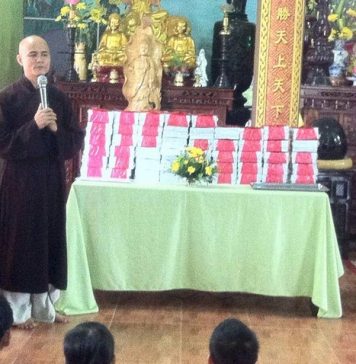 Tam Kỳ: Chùa Trường Thọ phát khuyến học cho con em Phật tử