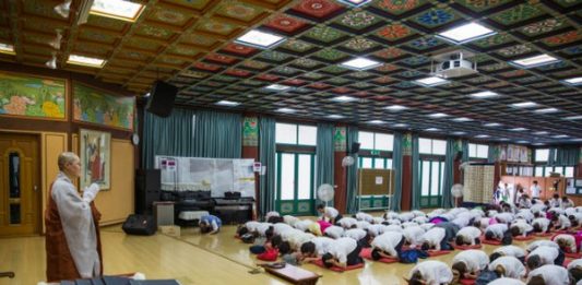 Hàn Quốc: Đàn truyền Giới cho 300 giới tử là sinh viên