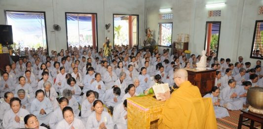 Tam Kỳ: Hơn 1.000 phật tử tu bát quan trai tại chùa Hòa An