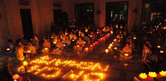 Tam Kỳ: Đốt nến cầu nguyện nhân dịp lễ Vu lan – Báo hiếu tại chùa Hòa An