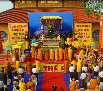 Chính thức khai mạc, an vị tôn tượng Phật Ngọc tại chùa Đạo Nguyên