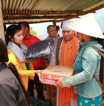 Đông Giang – Tây Giang: Đồng bào miền núi nhận quà từ thiện