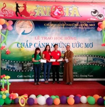 Trao học bổng chắp cánh những ước mơ lần thứ 10