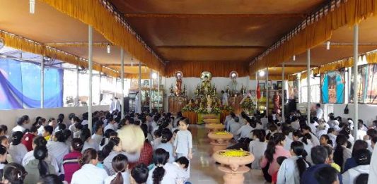 Bắc Trà My: Chùa Trà My tổ chức lễ hội té nước cầu chúc may mắn nhân mùa Phật đản