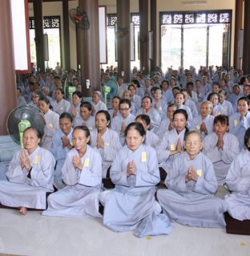 Tam Kỳ: Gần 1.000 Phật tử tu bát quan trai tại chùa Đạo Nguyên
