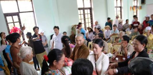 Quế Sơn: Các nhóm từ thiện ủng hộ đồng bào lũ lụt tại Quảng Bình