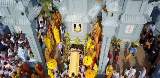 Điện Bàn: Lễ tưởng niệm và cung tống kim quan HT.Thích Như Thùy nhập bảo tháp