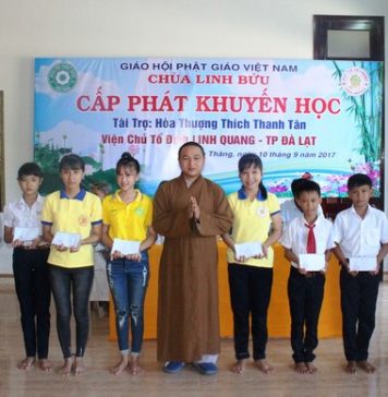 Tam Kỳ: Cấp phát 100 suất khuyến học tại chùa Linh Bửu