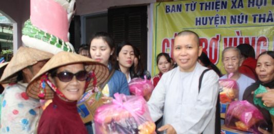 Núi Thành: Phật giáo huyện cứu trợ bão lụt