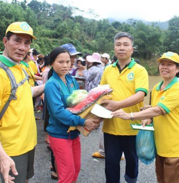 Tu viện Tường Vân (TP.HCM) cứu trợ bão lụt tại huyện miền núi Bắc Trà My