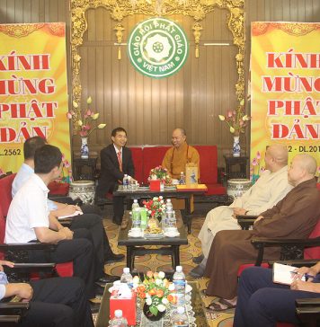 Đoàn Đại sứ quán Trung Quốc thăm GHPGVN