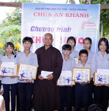 Phú Ninh: Cấp phát khuyến học tại chùa An Khánh