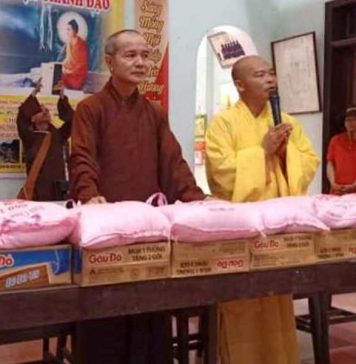 Duy Xuyên: Đồng bào dân tộc huyện Lắk (Đắk Lắk) trao quà từ thiện cho người nghèo