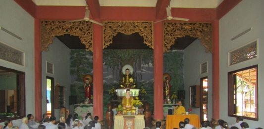 Núi Thành: Khóa tu bát quan trai tại chùa Phổ Minh