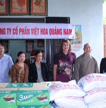 Núi Thành: Công ty Việt Hoa tặng quà từ thiện tại chùa Hòa Vinh Thạnh và Phổ Quang