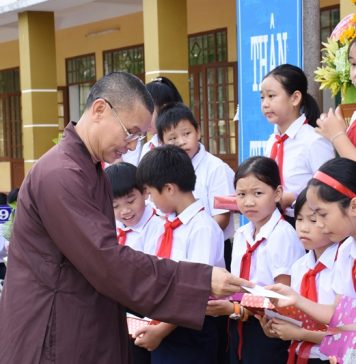 Tam Kỳ: Chùa Kỳ Viên “tiếp bước đến trường” – hỗ trợ học phí cho học sinh có hoàn cảnh khó khăn