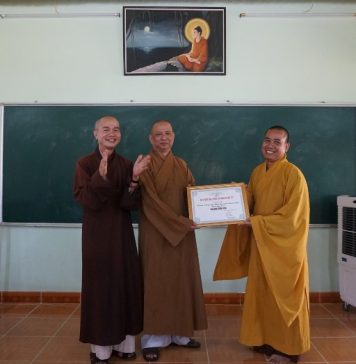 Trao học bổng Ngộ Chân Tử tại trường Phật học Quảng Nam