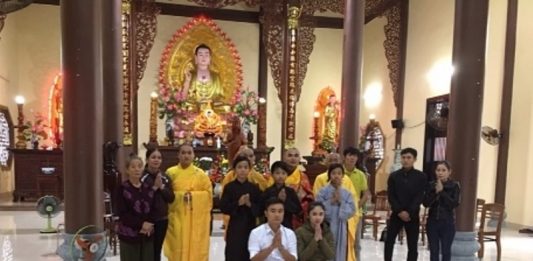 Tam Kỳ: Đôi bạn trẻ tổ chức lễ hằng thuận tại chùa Đạo Nguyên