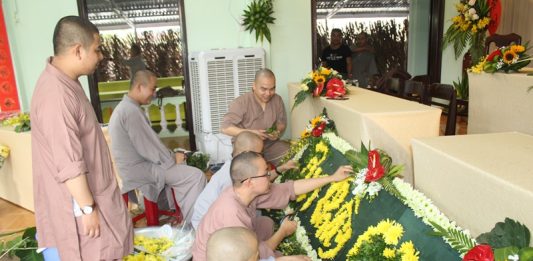 Tăng Ni sinh Trường Phật học Quảng Nam sôi nổi chuẩn bị ngày hội Tri Ân 20-11