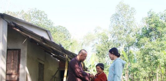 Phú Ninh: Chùa An Khánh tặng quà từ thiện