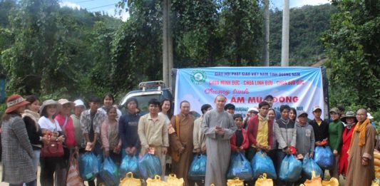 Nam Trà My: Chương trình “Áo ấm mùa đông” tặng quà cho bà con khó khăn tại miền núi xã Trà Nam