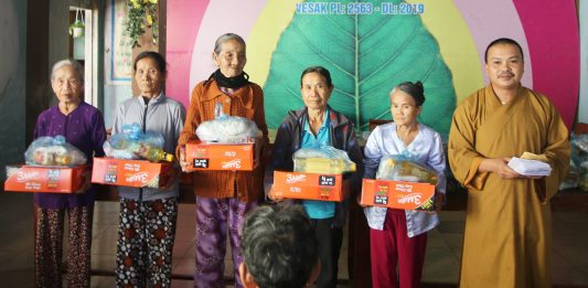 Phú Ninh: Chùa Đại An tặng quà tết cho người nghèo