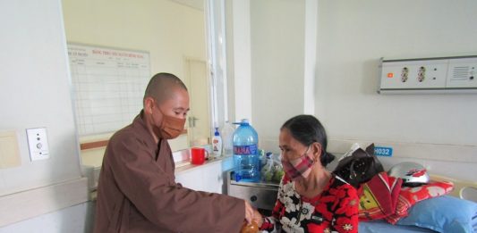 Núi Thành: Chia sẻ mì Quảng chay tại BV Đa khoa Trung ương Quảng Nam