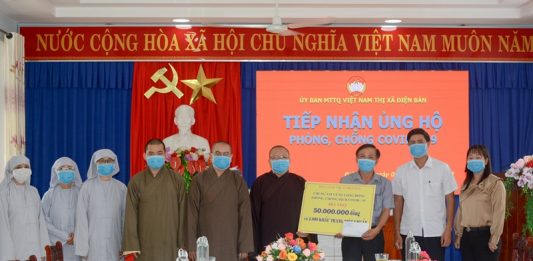 Điện Bàn: Phật giáo thị xã trao 50 triệu và 2.000 khẩu trang chống Covid-19