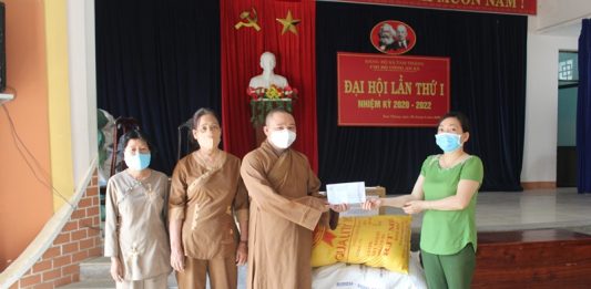 Tam Kỳ: Chùa Linh Bửu ủng hộ quỹ chống dịch