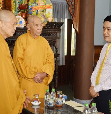 Lãnh đạo UBND tỉnh Quảng Nam thăm, chúc mừng đại lễ Phật đản PL.2564 tại chùa Đạo Nguyên