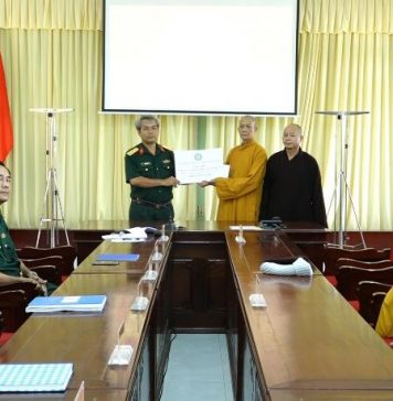 Ban Trị Sự PG Quảng Nam đến thăm, động viên Tăng Ni đang thực hiện cách ly tại Chu Lai