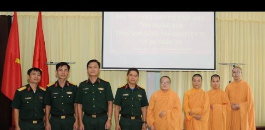 Video QCB: Ban Từ thiện – Xã hội PG Quảng Nam đến thăm và cúng dường Tăng Ni tại khu cách ly thuộc Sư đoàn 315