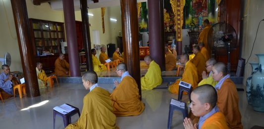 Đại Lộc: Chư Tăng Ni tụng kinh Di Giáo và thực hiện nghi thức quá đường trong mùa an cư