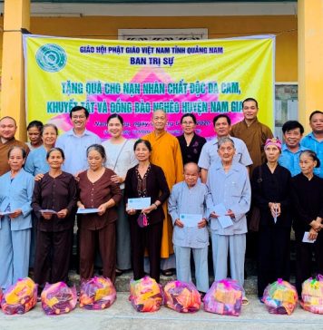 Ban Trị Sự PG Quảng Nam tặng 200 phần quà cho người khó khăn tại huyện miền núi Nam Giang