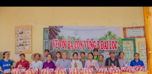 Video QCB: Tặng quà cho bà con khó khăn tại chùa Phước Thạnh (xã Đại Thạnh), huyện Đại Lộc.