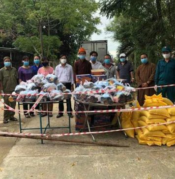 Duy Xuyên: Chùa Lầu tặng quà hỗ trợ người dân đang thực hiện cách ly tại nhà