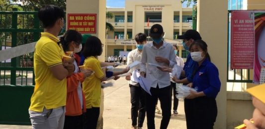 Hiệp Đức: Phân ban Thanh thiếu niên Phật tử huyện tham gia tiếp sức mùa thi