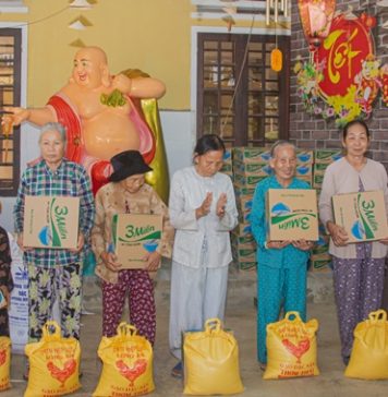 Điện Bàn: Chùa Phước Lan và Phước Khánh tặng quà từ thiện