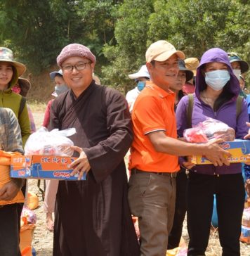 Thăng Bình: Chùa Phước Ấm chia sẻ khó khăn với đồng bào huyện Tây Giang