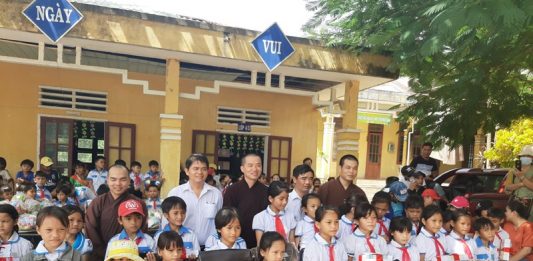 Bắc Trà My: Các em thiếu nhi miền núi vui hội Trung thu