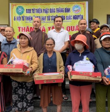 Thăng Bình: Phật giáo huyện cứu trợ 100 triệu đồng đến bà con vùng lũ lụt tại Đại Lộc