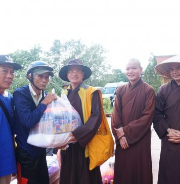 Đoàn Ban Từ thiện Trung ương GHPGVN cứu trợ kịp thời bà con bị thiệt hại nặng bởi cơn bão số 9 tại Quảng Nam và Quảng Ngãi