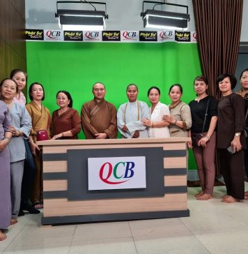 Video QCB: Ban Từ thiện Phật giáo Lâm Đồng thăm trường quay QCB và trao tặng 100 phần quà đến bà con vùng ngập lụt tại chùa Linh Bửu