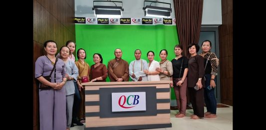 Video QCB: Ban Từ thiện Phật giáo Lâm Đồng thăm trường quay QCB và trao tặng 100 phần quà đến bà con vùng ngập lụt tại chùa Linh Bửu