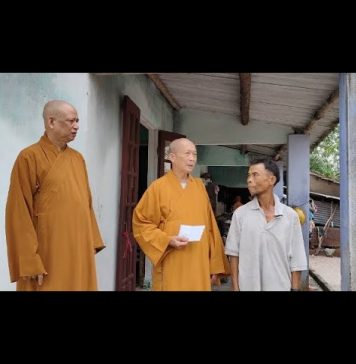 Video QCB: Ban Trị Sự Phật giáo tỉnh Quảng Nam thăm và hỗ trợ khẩn cấp người dân bị ảnh hưởng nặng bởi lũ lụt