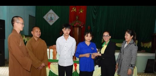 Video QCB: Đoàn thiện nguyện Cần Thơ – Hậu Giang trao 500 phần quà tại tỉnh Quảng Nam