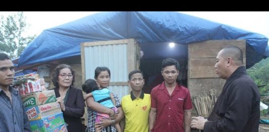 Video QCB: Chùa Sơn An (Vĩnh Long) tặng quà tại xã Trà Vinh, huyện Nam Trà My
